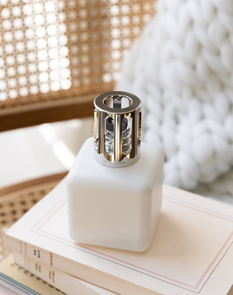 Glacon White Lamp Gift Set with Delicate White Musk