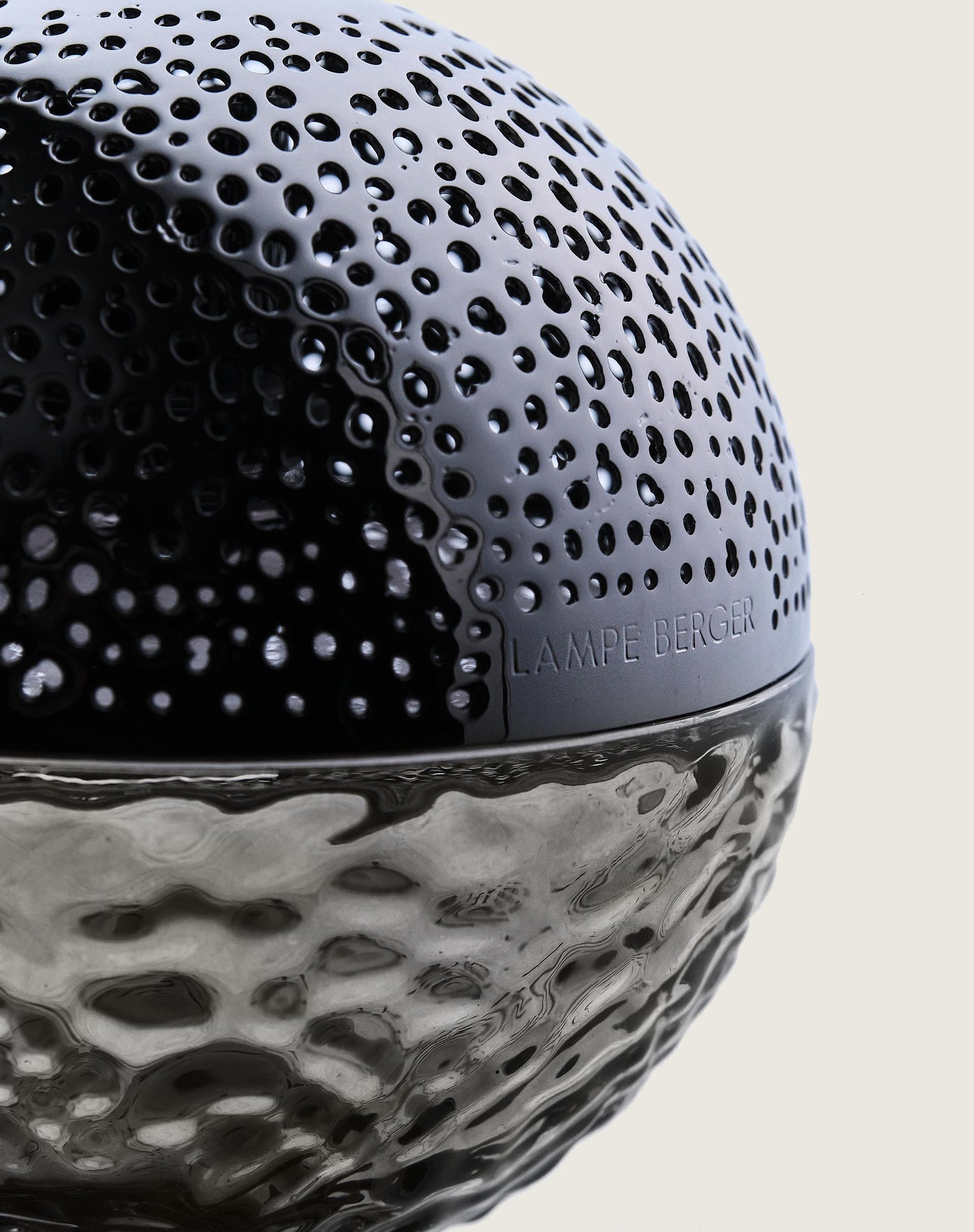 Gravity Noire Lamp